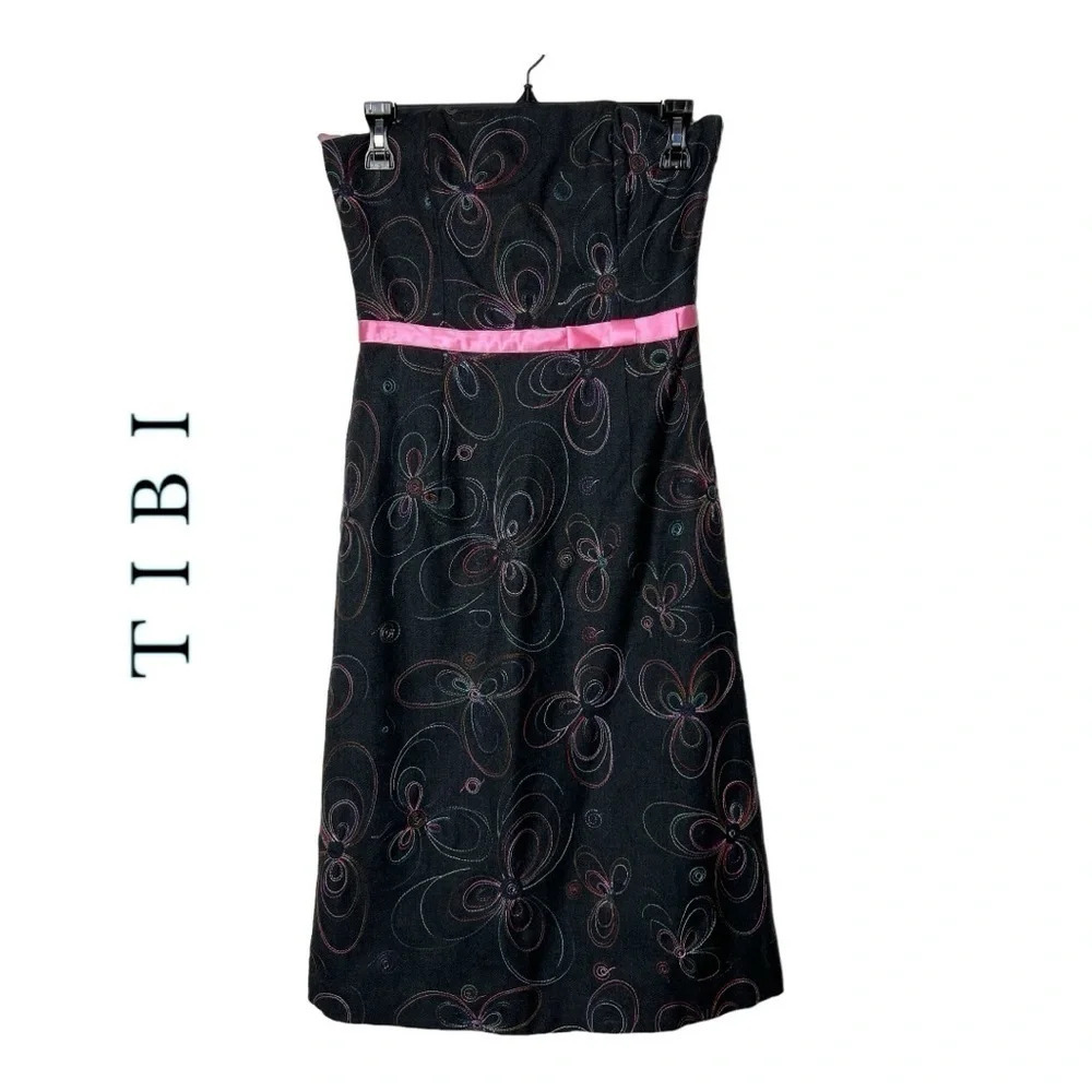 1593. TiBi STRAPLESS MINI DRESS SIZE 2 SHELL IS 100% SILK AND WOOL FULLY LINED